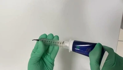 1. Carica la siringa dal tubo